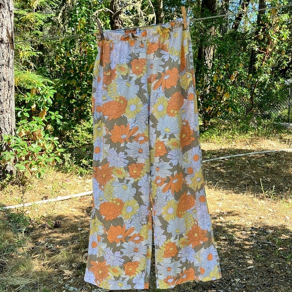 Holistia lightweight flowy Floral Wide-Leg Pants Large made in Canada - Picture 1 of 6